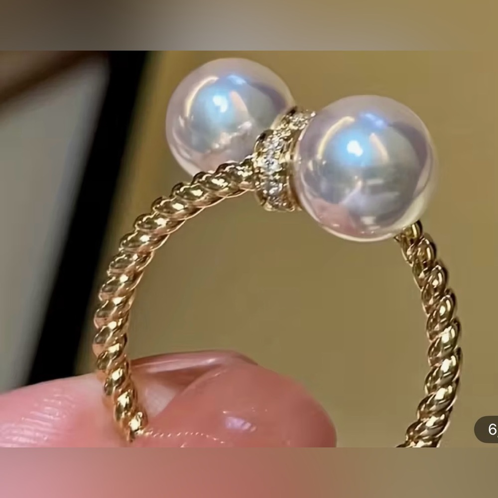 Elegant Gold and Pearl Women's Ring Adjustable size - Picture 3 of 5
